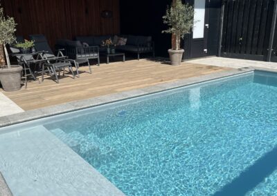 Tuin met zwembad