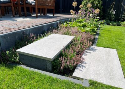 Tuinontwerp met zwembad - zwevende trap traptrede - tuinarchitect Woerden Montfoort Utrecht