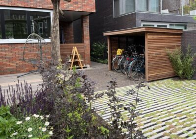 tuinontwerp duurzame tuin - fietsenberging met groen dak - Woerden Utrecht